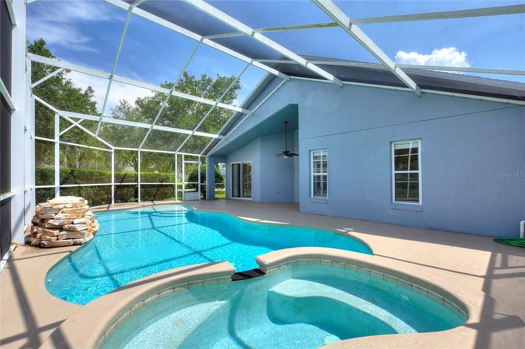 For Rent: $2,150 (3 beds, 2 baths, 1562 Square Feet)