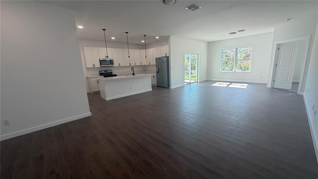 For Sale: $340,000 (3 beds, 2 baths, 1773 Square Feet)