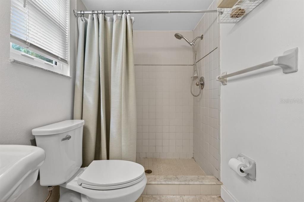 На продажу: $349,999 (3 спален, 2 ванн, 1776 Квадратных фут)