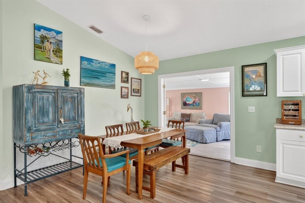 На продажу: $349,999 (3 спален, 2 ванн, 1776 Квадратных фут)