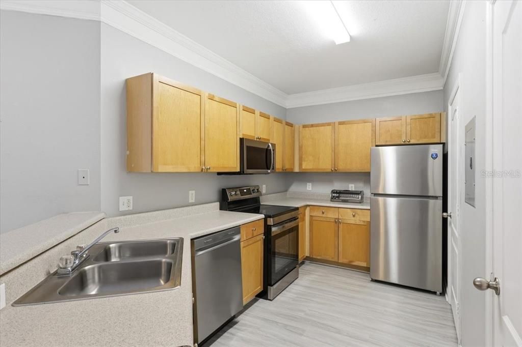 For Rent: $1,600 (1 beds, 1 baths, 967 Square Feet)