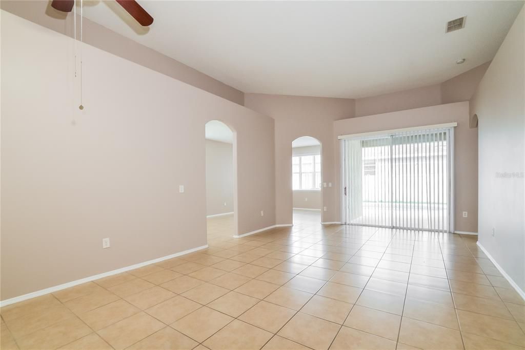 Active With Contract: $420,000 (3 beds, 2 baths, 1782 Square Feet)