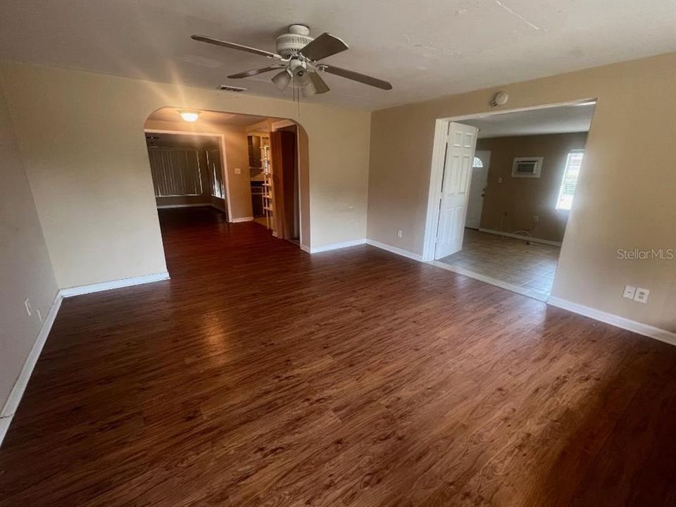 For Sale: $286,000 (3 beds, 2 baths, 1421 Square Feet)