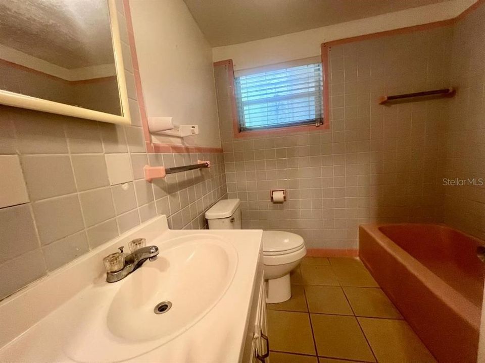 For Sale: $286,000 (3 beds, 2 baths, 1421 Square Feet)