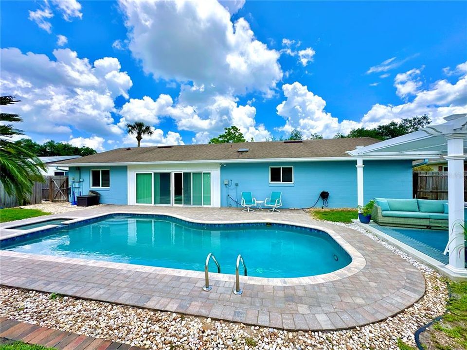En Venta: $495,000 (3 camas, 2 baños, 1856 Pies cuadrados)