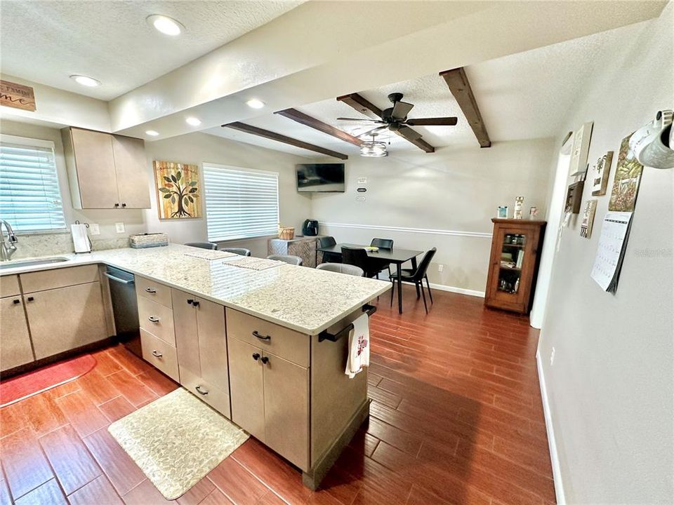 En Venta: $495,000 (3 camas, 2 baños, 1856 Pies cuadrados)
