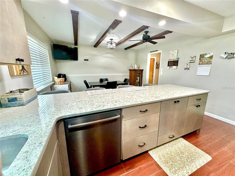 En Venta: $495,000 (3 camas, 2 baños, 1856 Pies cuadrados)