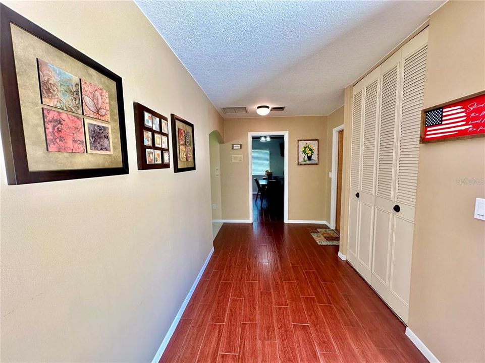 En Venta: $495,000 (3 camas, 2 baños, 1856 Pies cuadrados)