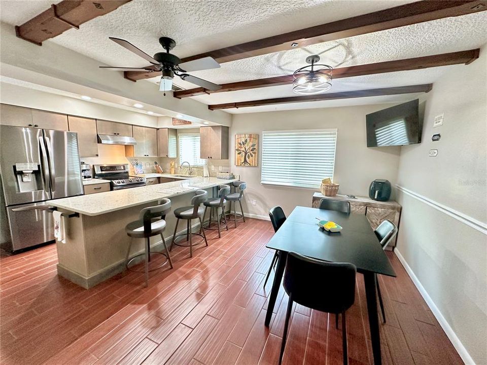 En Venta: $495,000 (3 camas, 2 baños, 1856 Pies cuadrados)