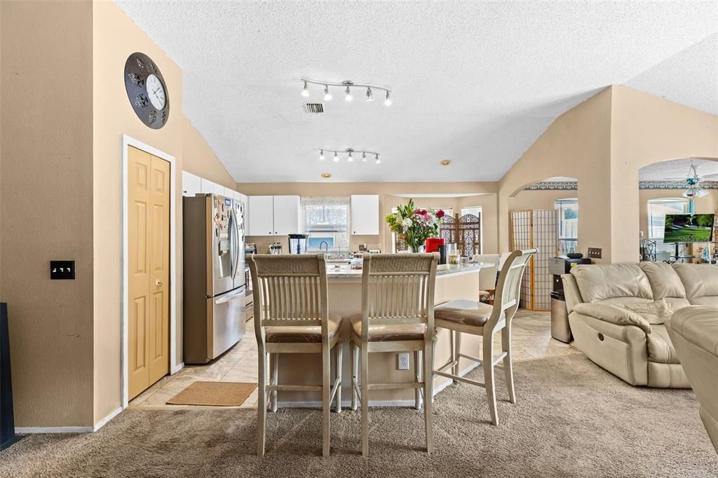 На продажу: $459,999 (3 спален, 2 ванн, 1746 Квадратных фут)