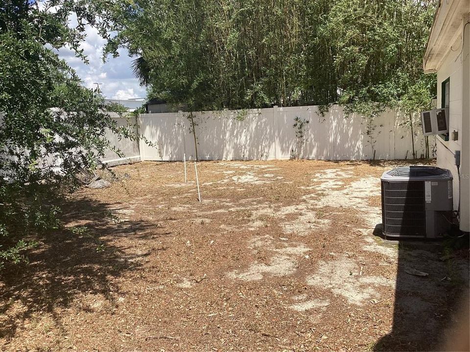 Activo con contrato: $309,999 (3 camas, 1 baños, 1830 Pies cuadrados)