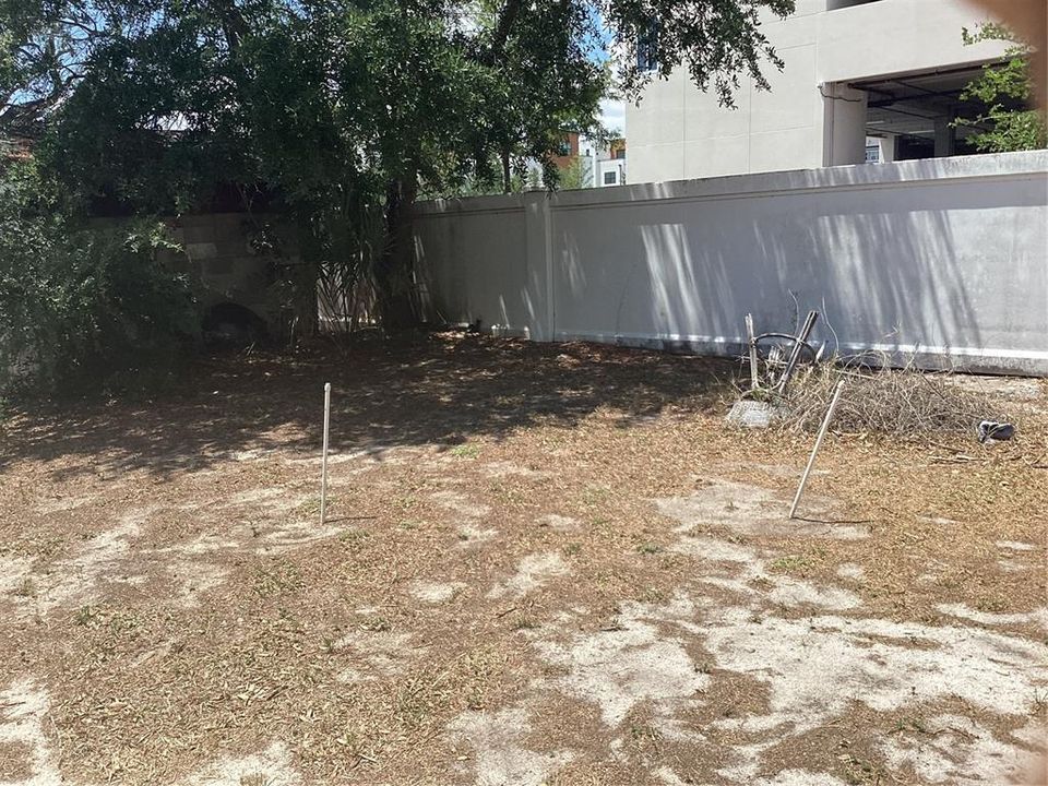 Activo con contrato: $309,999 (3 camas, 1 baños, 1830 Pies cuadrados)