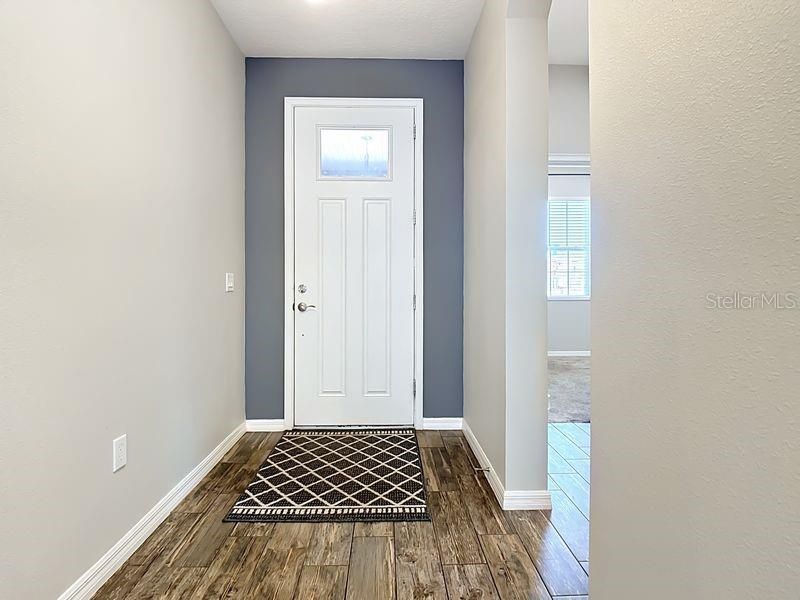 Activo con contrato: $385,000 (4 camas, 2 baños, 1892 Pies cuadrados)
