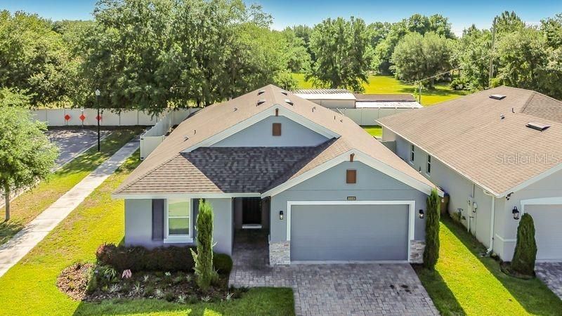 Activo con contrato: $385,000 (4 camas, 2 baños, 1892 Pies cuadrados)