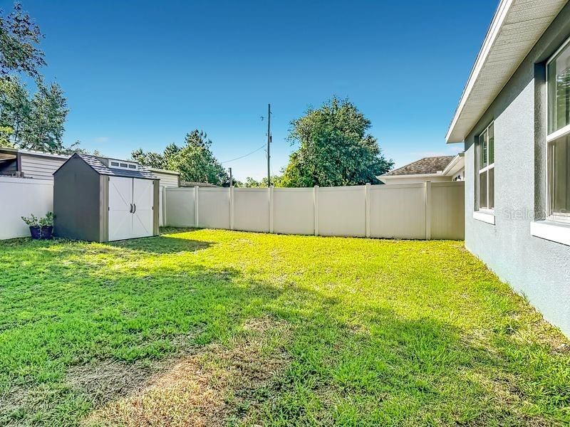 Activo con contrato: $385,000 (4 camas, 2 baños, 1892 Pies cuadrados)