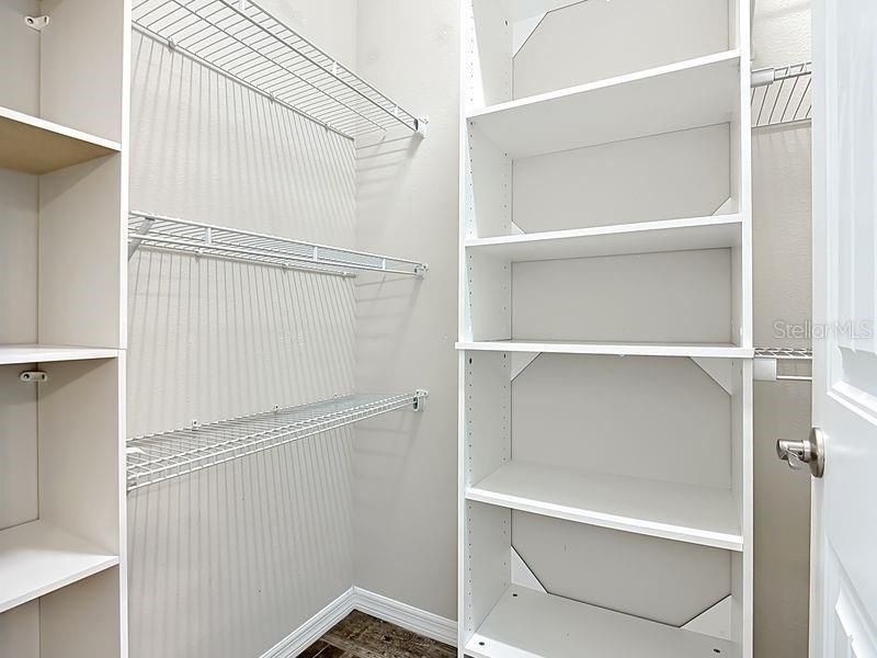 Activo con contrato: $385,000 (4 camas, 2 baños, 1892 Pies cuadrados)