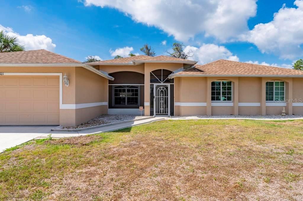 Activo con contrato: $458,900 (3 camas, 2 baños, 2192 Pies cuadrados)