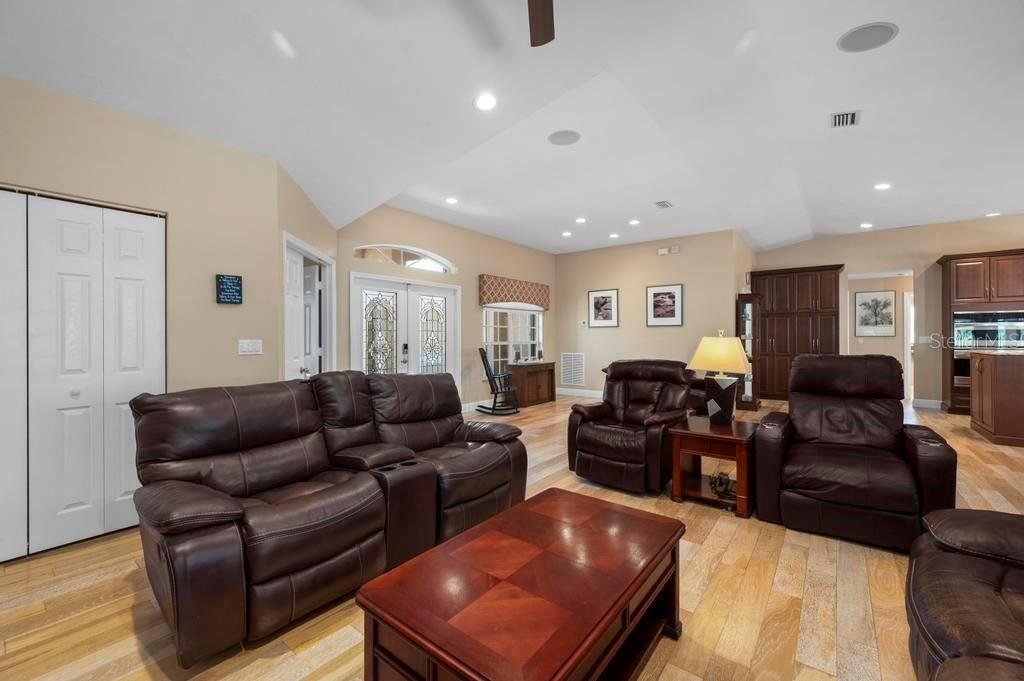 Activo con contrato: $458,900 (3 camas, 2 baños, 2192 Pies cuadrados)