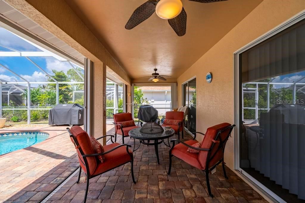 Activo con contrato: $458,900 (3 camas, 2 baños, 2192 Pies cuadrados)