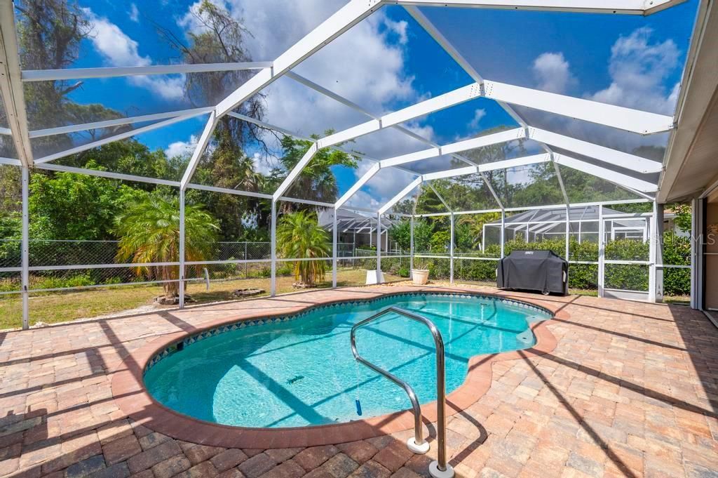 Activo con contrato: $458,900 (3 camas, 2 baños, 2192 Pies cuadrados)