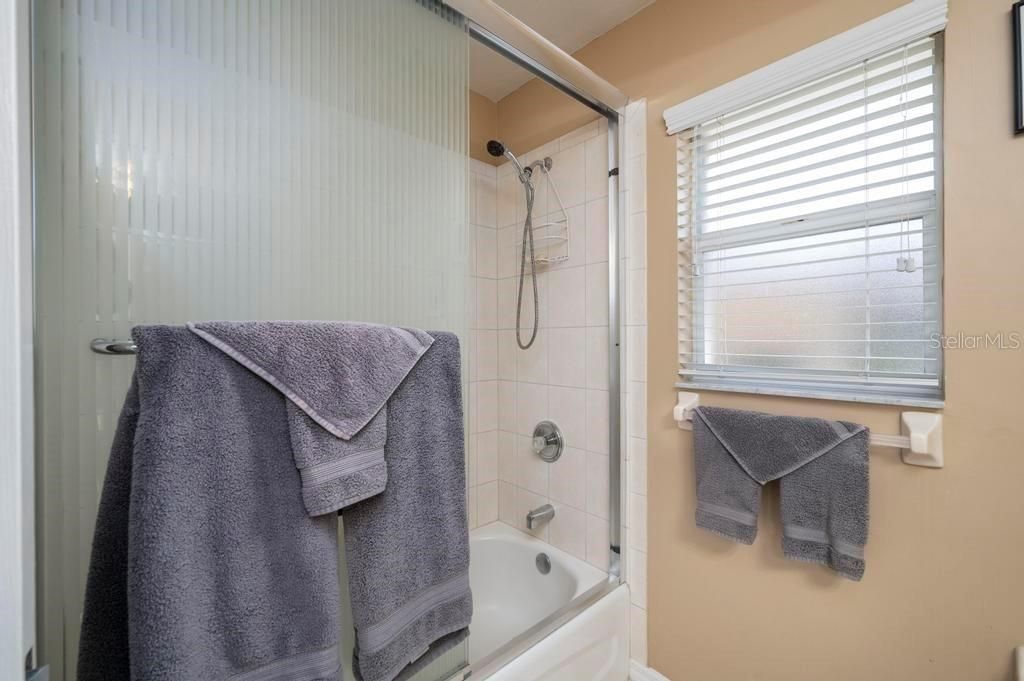 Activo con contrato: $458,900 (3 camas, 2 baños, 2192 Pies cuadrados)