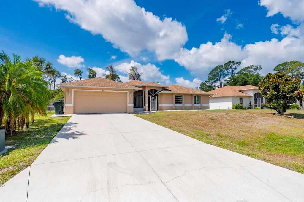 Activo con contrato: $458,900 (3 camas, 2 baños, 2192 Pies cuadrados)