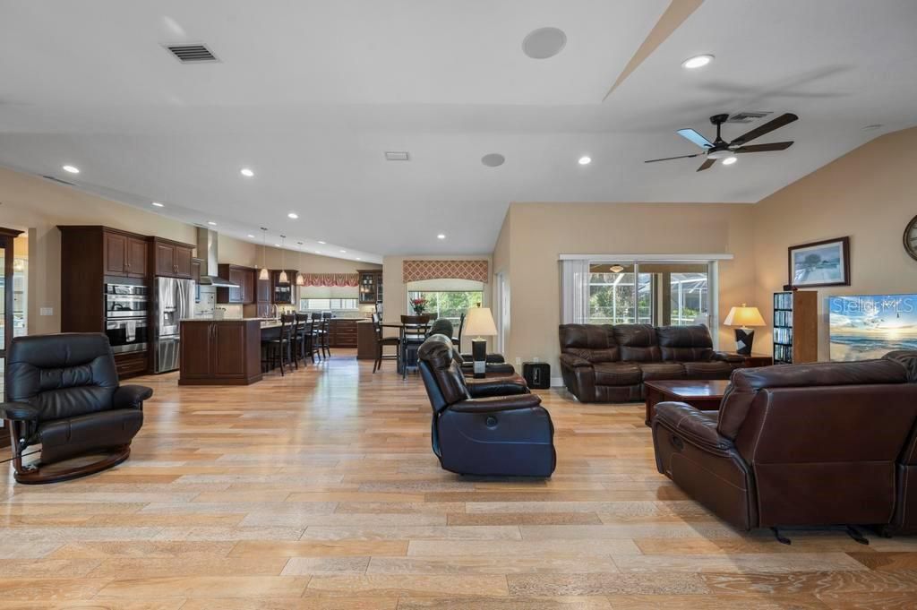 Activo con contrato: $458,900 (3 camas, 2 baños, 2192 Pies cuadrados)