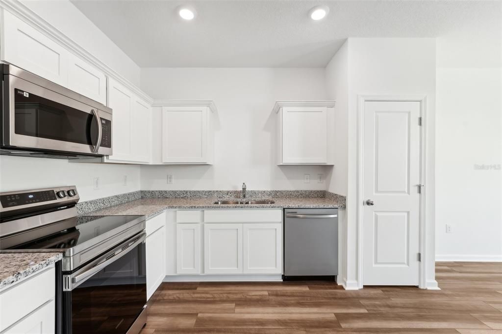 For Sale: $234,990 (3 beds, 2 baths, 1386 Square Feet)