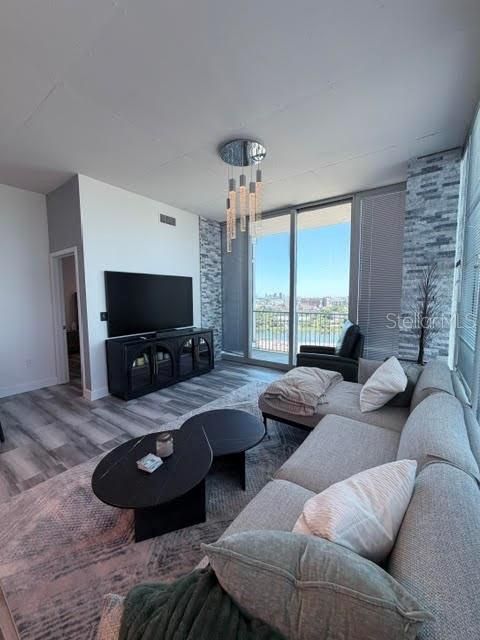 Activo con contrato: $749,000 (2 camas, 2 baños, 1157 Pies cuadrados)