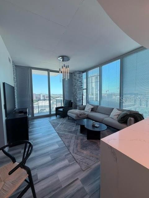 Activo con contrato: $749,000 (2 camas, 2 baños, 1157 Pies cuadrados)