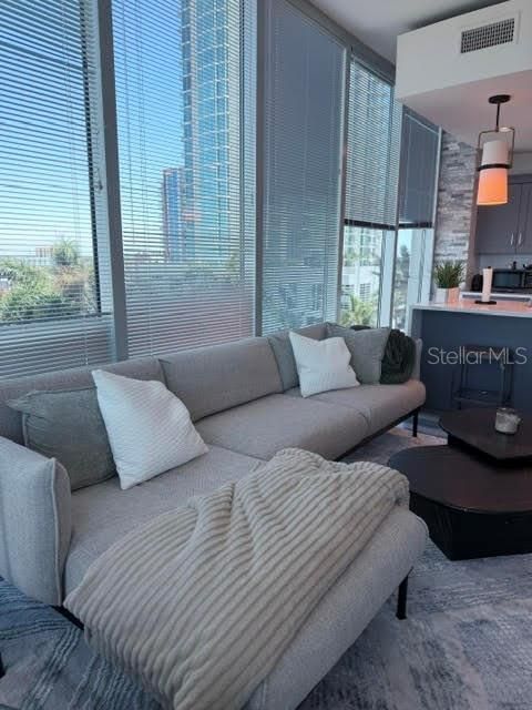 Activo con contrato: $749,000 (2 camas, 2 baños, 1157 Pies cuadrados)