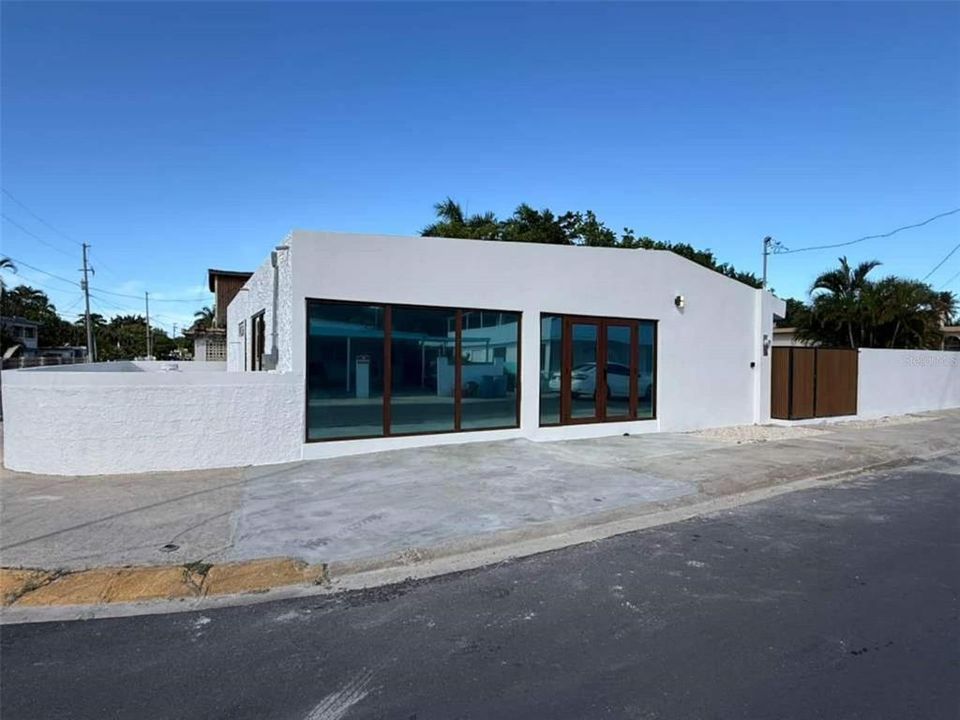 For Sale: $425,000 (4 beds, 3 baths, 1746 Square Feet)