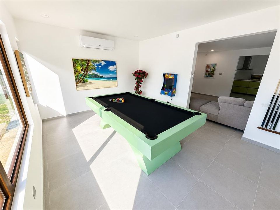 For Sale: $425,000 (4 beds, 3 baths, 1746 Square Feet)