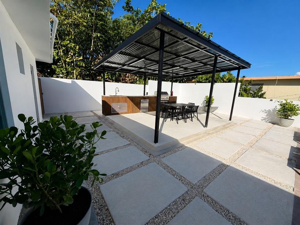 For Sale: $425,000 (4 beds, 3 baths, 1746 Square Feet)