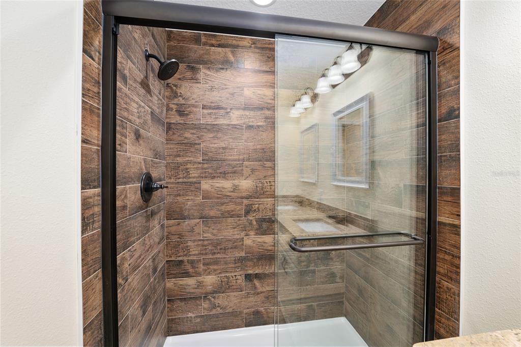На продажу: $329,900 (4 спален, 2 ванн, 1715 Квадратных фут)