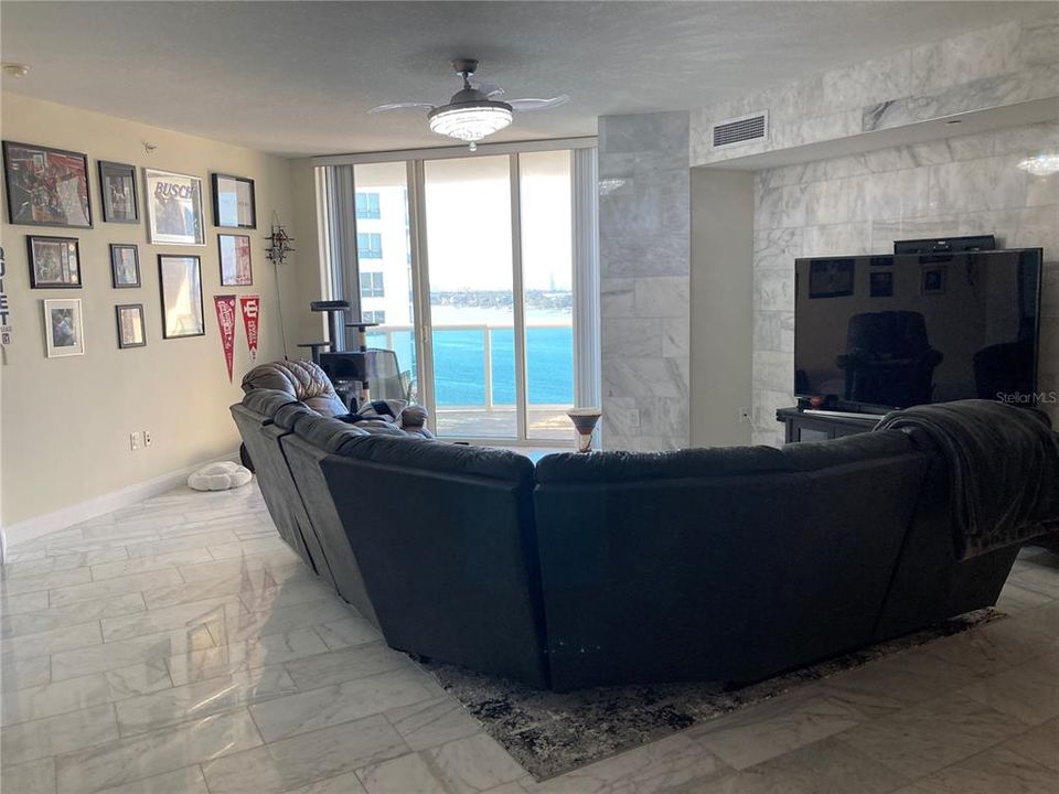 For Sale: $390,000 (2 beds, 2 baths, 1689 Square Feet)