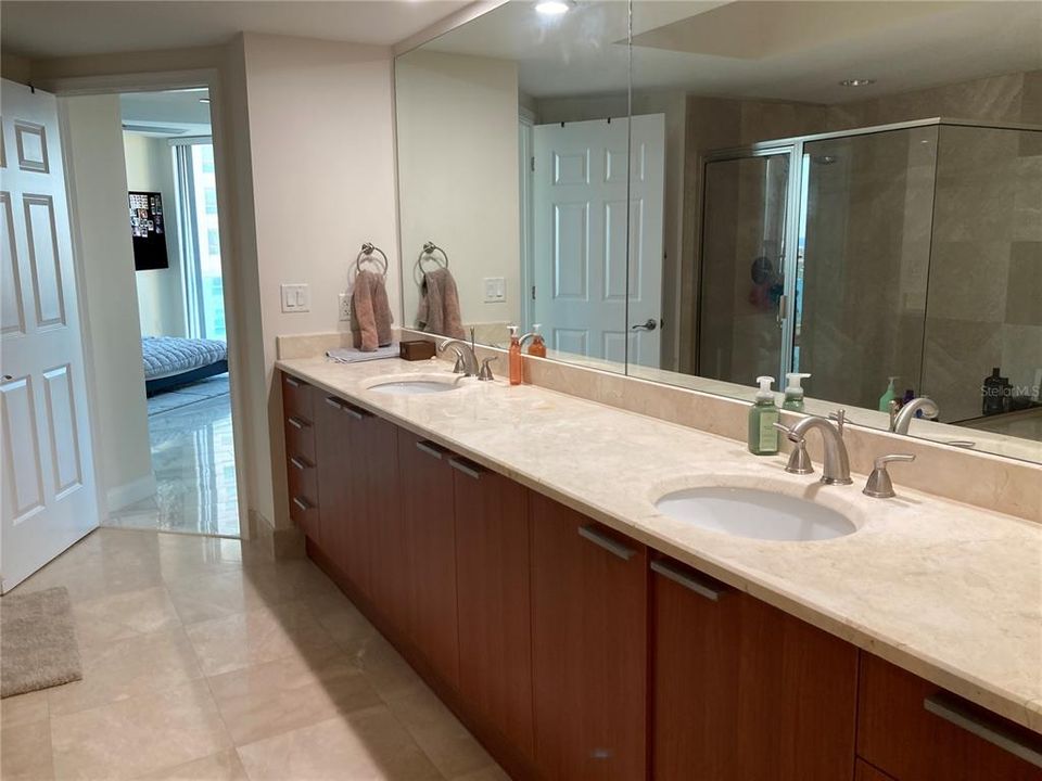 For Sale: $390,000 (2 beds, 2 baths, 1689 Square Feet)