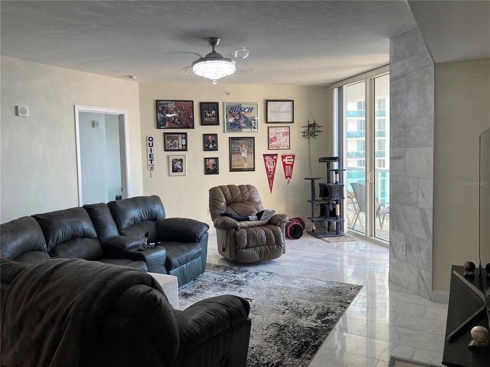 For Sale: $390,000 (2 beds, 2 baths, 1689 Square Feet)