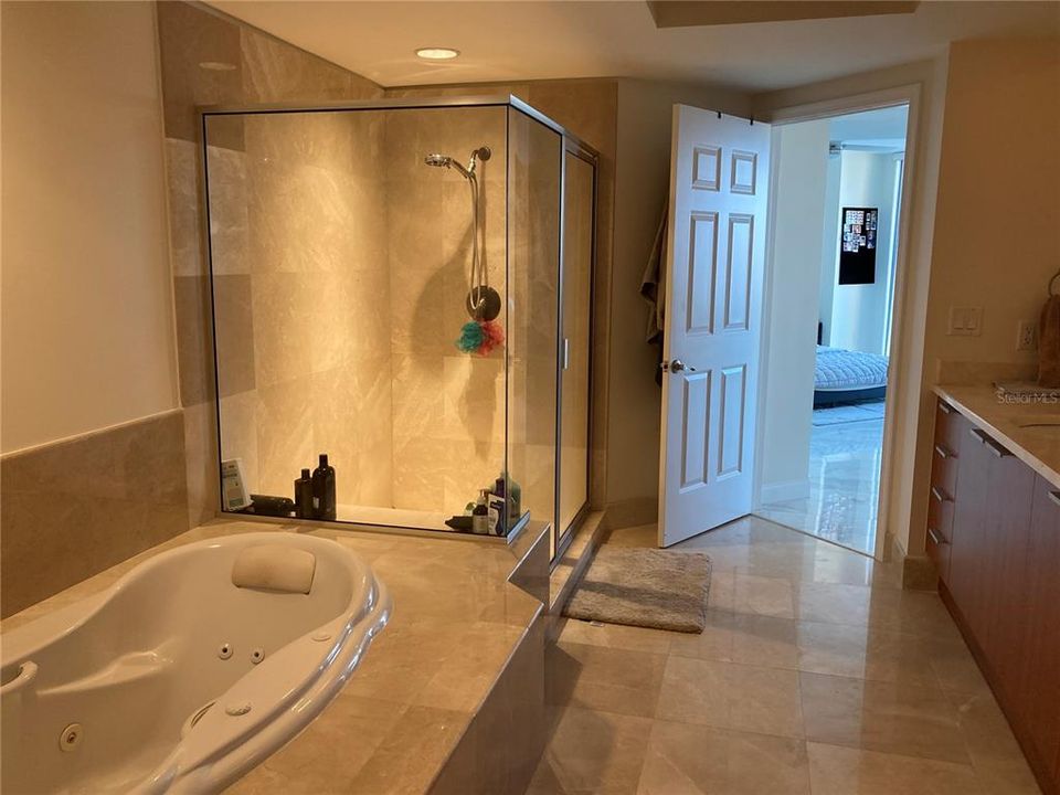 For Sale: $390,000 (2 beds, 2 baths, 1689 Square Feet)