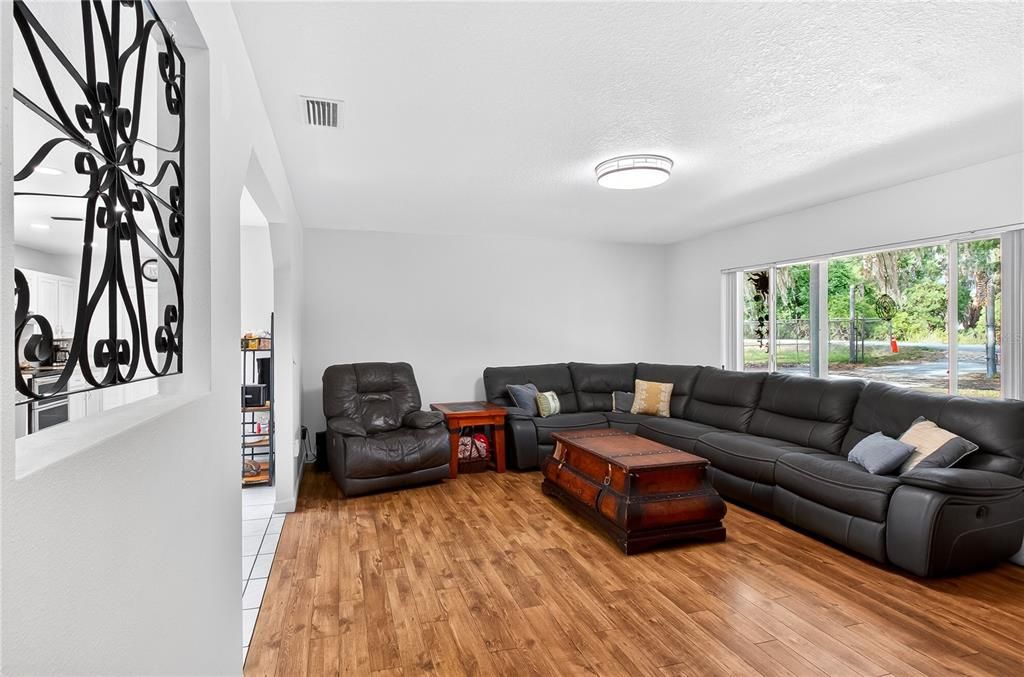 For Sale: $389,000 (3 beds, 2 baths, 1817 Square Feet)