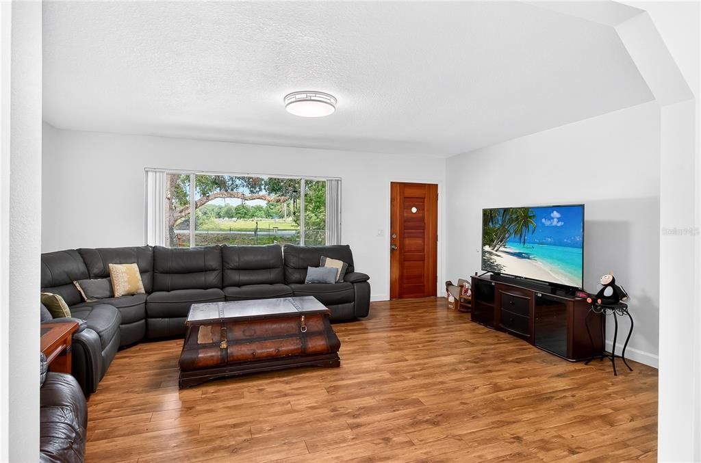 For Sale: $389,000 (3 beds, 2 baths, 1817 Square Feet)