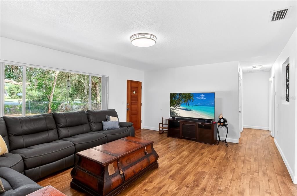 For Sale: $389,000 (3 beds, 2 baths, 1817 Square Feet)