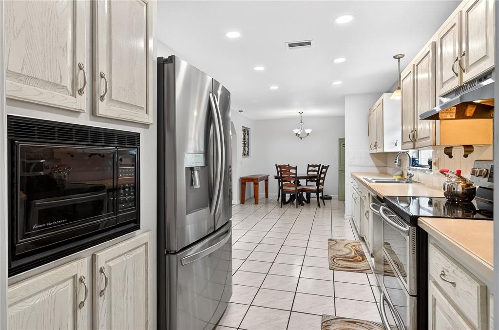 For Sale: $389,000 (3 beds, 2 baths, 1817 Square Feet)