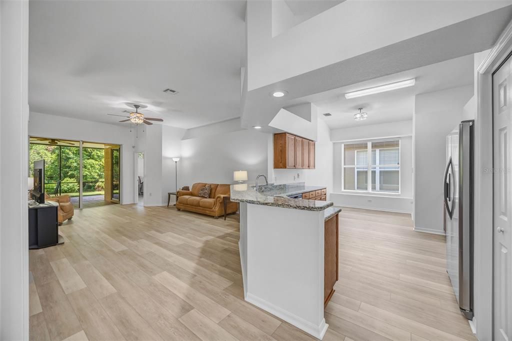 En Venta: $435,000 (4 camas, 2 baños, 2060 Pies cuadrados)