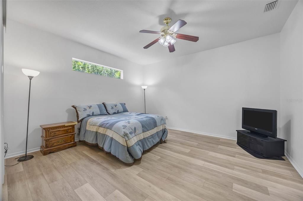 En Venta: $435,000 (4 camas, 2 baños, 2060 Pies cuadrados)