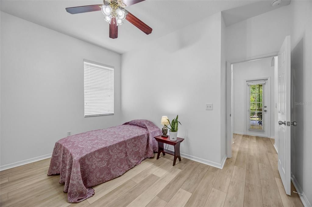 En Venta: $435,000 (4 camas, 2 baños, 2060 Pies cuadrados)