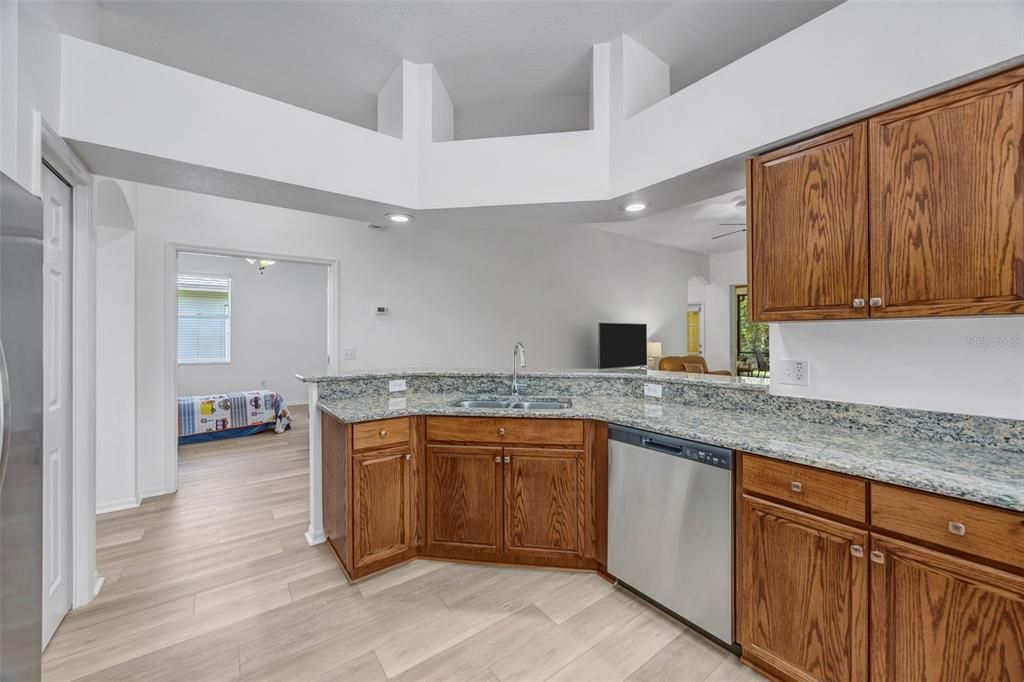 En Venta: $435,000 (4 camas, 2 baños, 2060 Pies cuadrados)