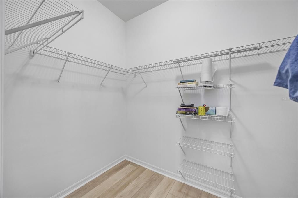 En Venta: $435,000 (4 camas, 2 baños, 2060 Pies cuadrados)