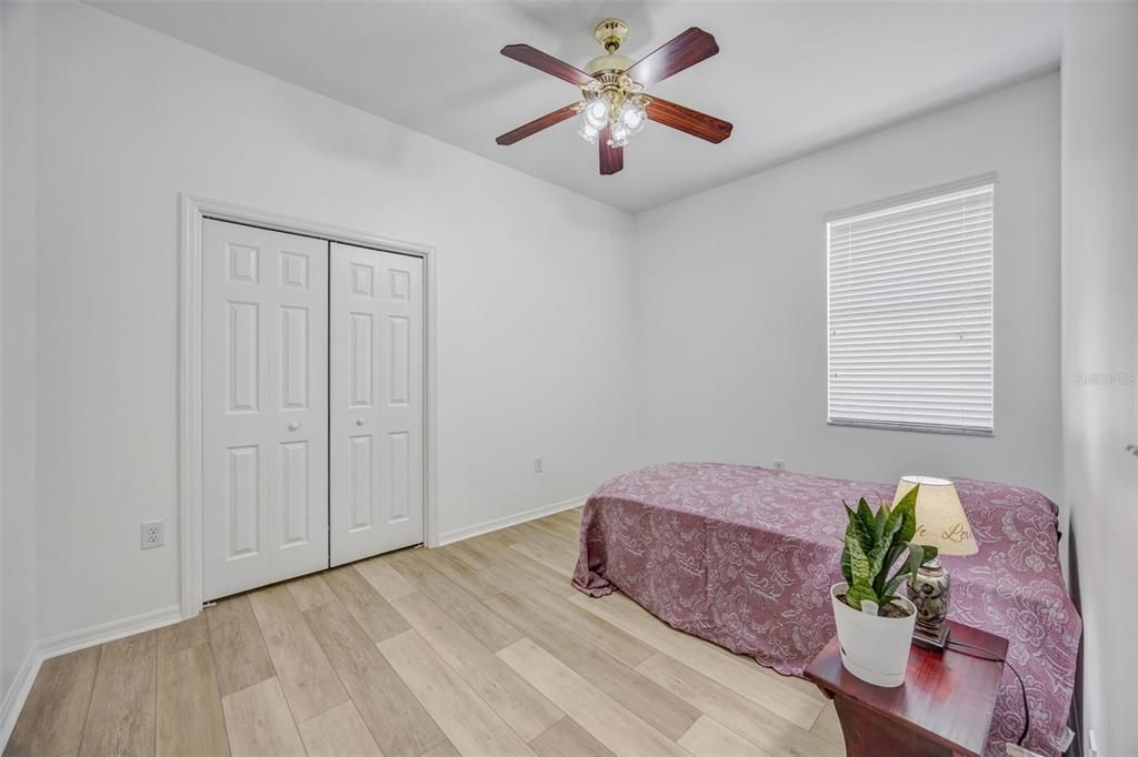 En Venta: $435,000 (4 camas, 2 baños, 2060 Pies cuadrados)
