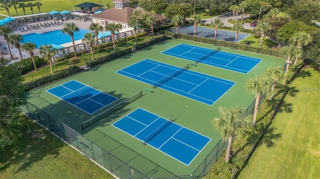 En Venta: $435,000 (4 camas, 2 baños, 2060 Pies cuadrados)